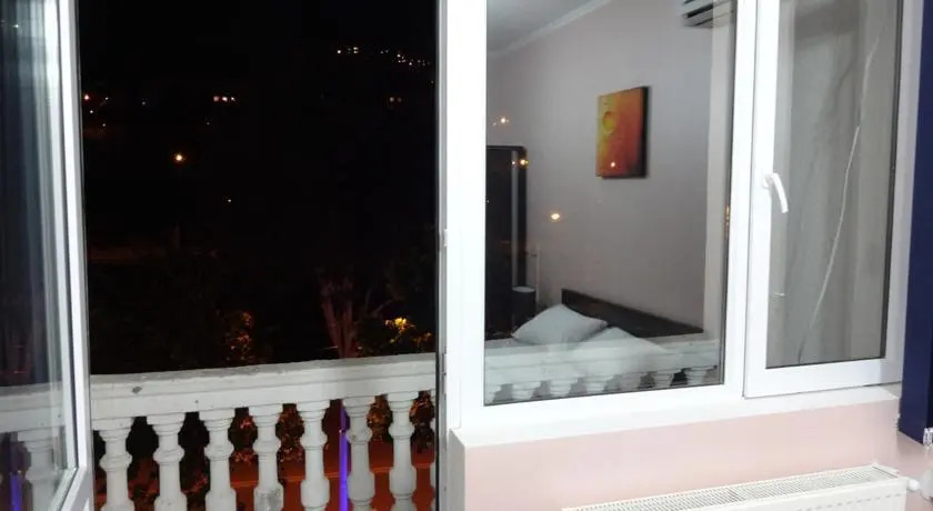 Тбилиси: Tetri Sakhli Hotel