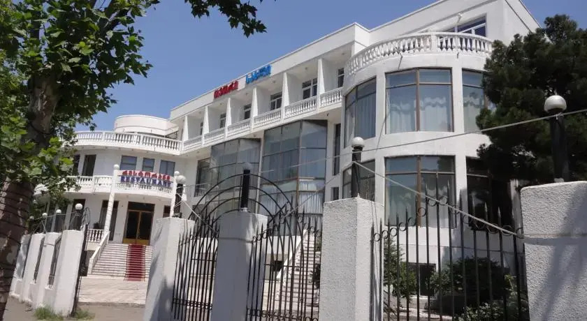 Тбилиси: Tetri Sakhli Hotel