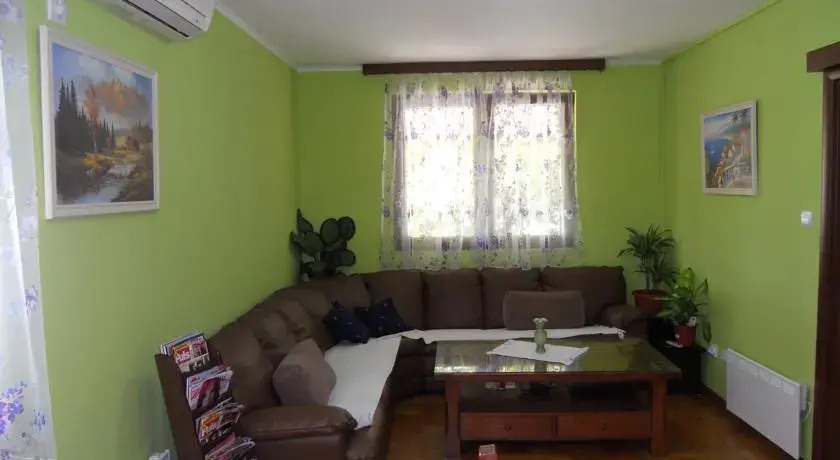 Тиват: Apartment Family