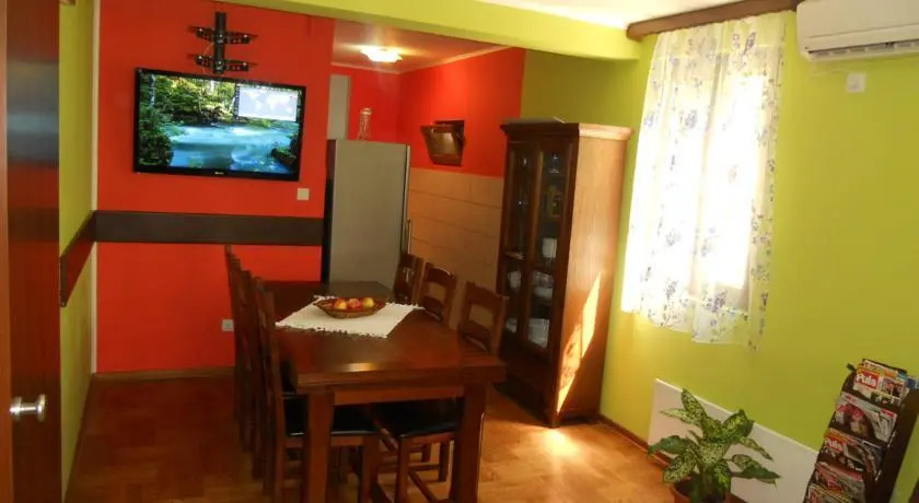 Тиват: Apartment Family