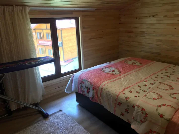 Узунгёль: Ay Home Apart