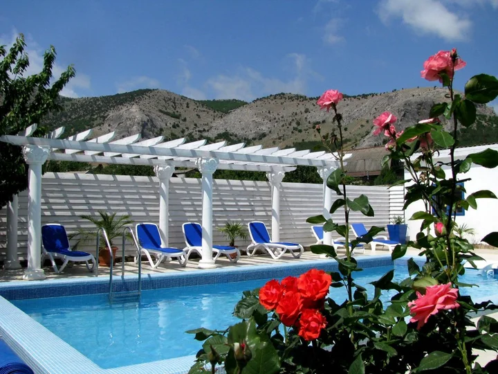 Весёлое: Частный дом Sunny Holiday Home