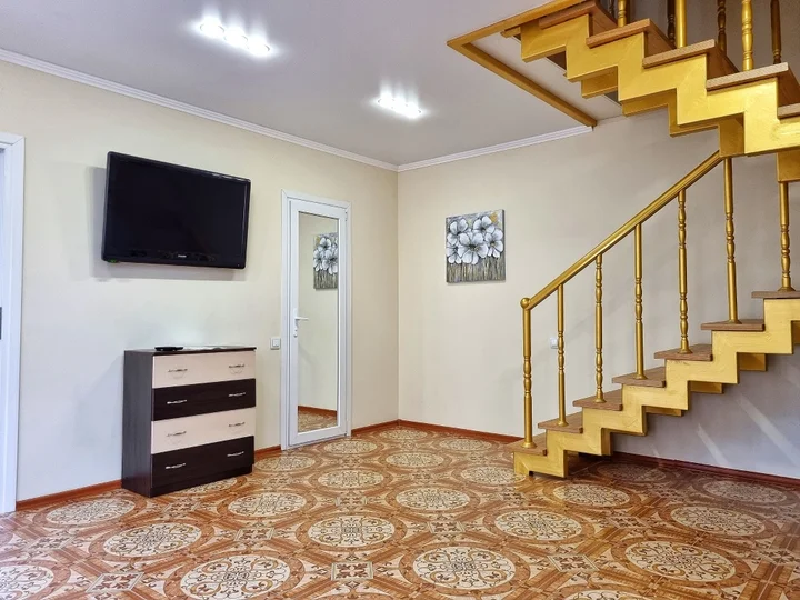 Весёлое: Частный дом Sunny Holiday Home