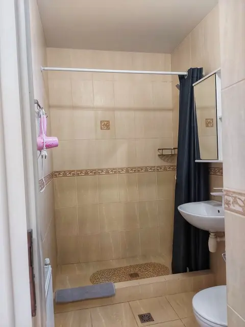 Весёлое: Частный дом Sunny Holiday Home