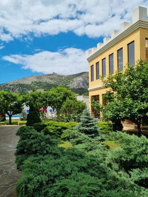 Весёлое: Частный дом Sunny Holiday Home