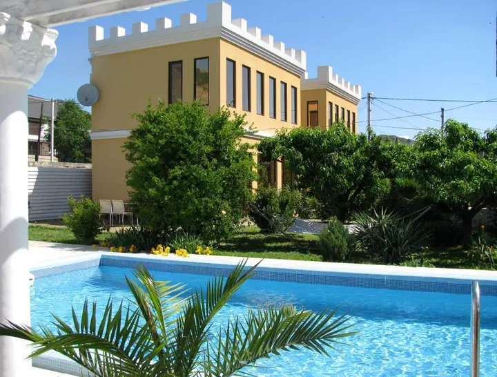 Весёлое: Частный дом Sunny Holiday Home