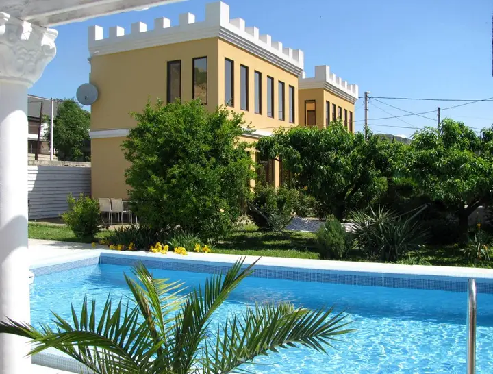 Частный дом Sunny Holiday Home — фото 2