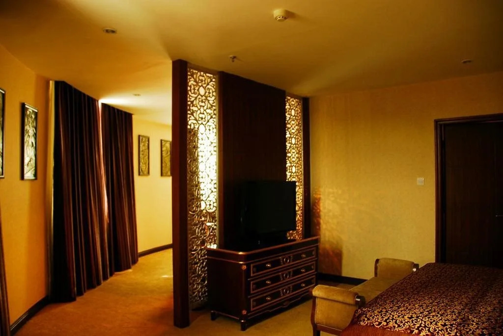 Цзуньи: Euro River Bank Hotel