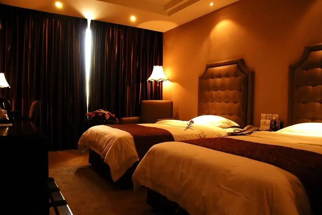 Цзуньи: Euro River Bank Hotel
