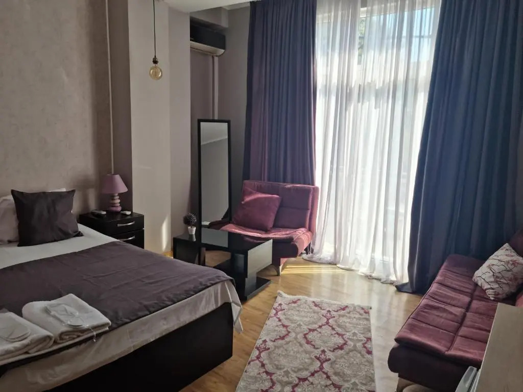 Тбилиси: Shatel Hotel