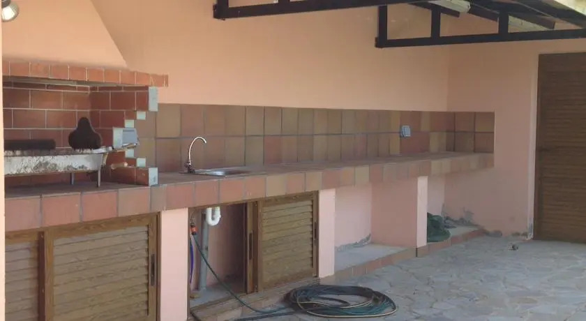 Какопетрия: Moniatis House