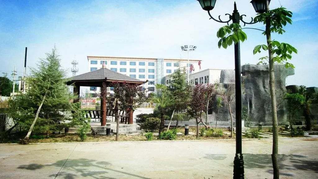 Баоцзи: Baoji Wolong Juxing Hotel