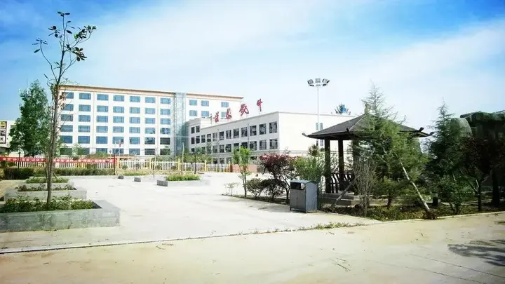 Баоцзи: Baoji Wolong Juxing Hotel