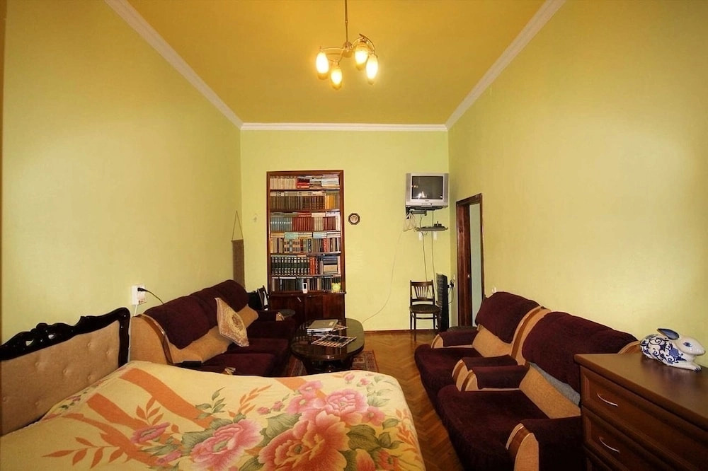Ереван: Cosy newly renovated apartment in the very center of Yerevan