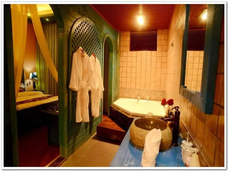 Лицзян: Lijiang Ritz-Man Art Club