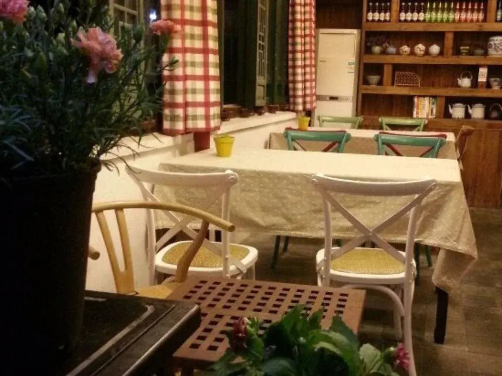 Дунъян: Rongyi Hengdian Hostelling International