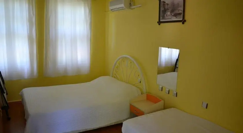 Чиралы: Artemis Hotel