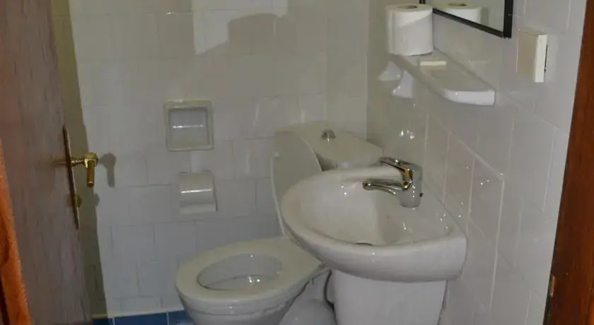 Чиралы: Artemis Hotel