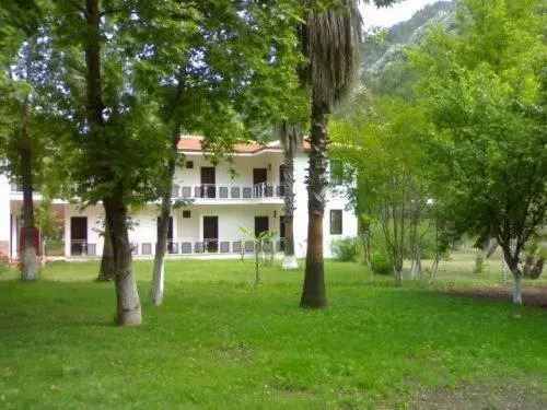 Чиралы: Artemis Hotel