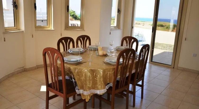 Паралимни: Theodora Sea View Villas