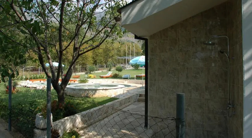 Сутоморе: Hotel Mirela