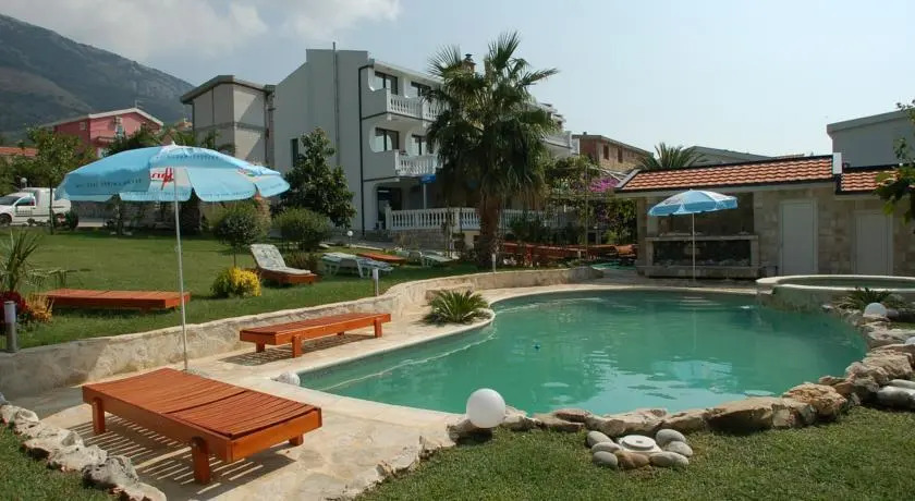 Сутоморе: Hotel Mirela