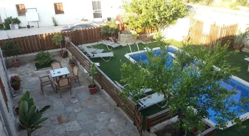 Точни: Kalogirou House