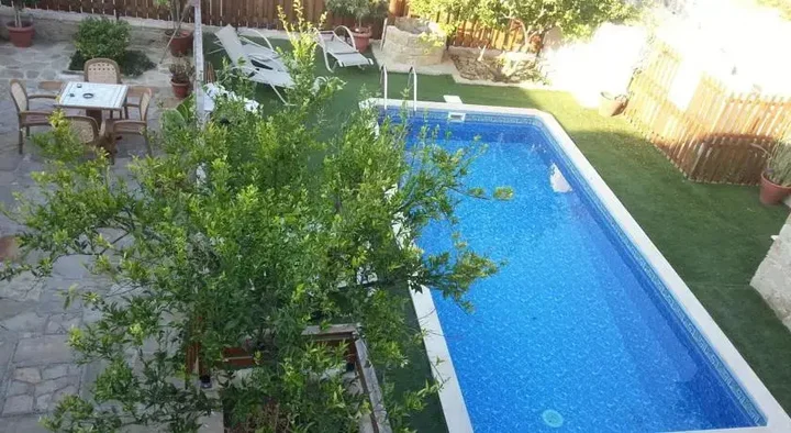 Точни: Kalogirou House