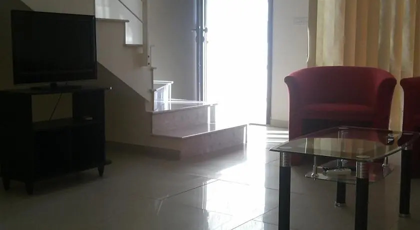 Хирокития: Gemstone Village A1 Maisonette