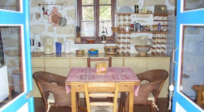 Киссонерга: Arodaphne Cottage