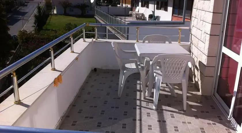 Ульцинь: Apartments Liri and Loni