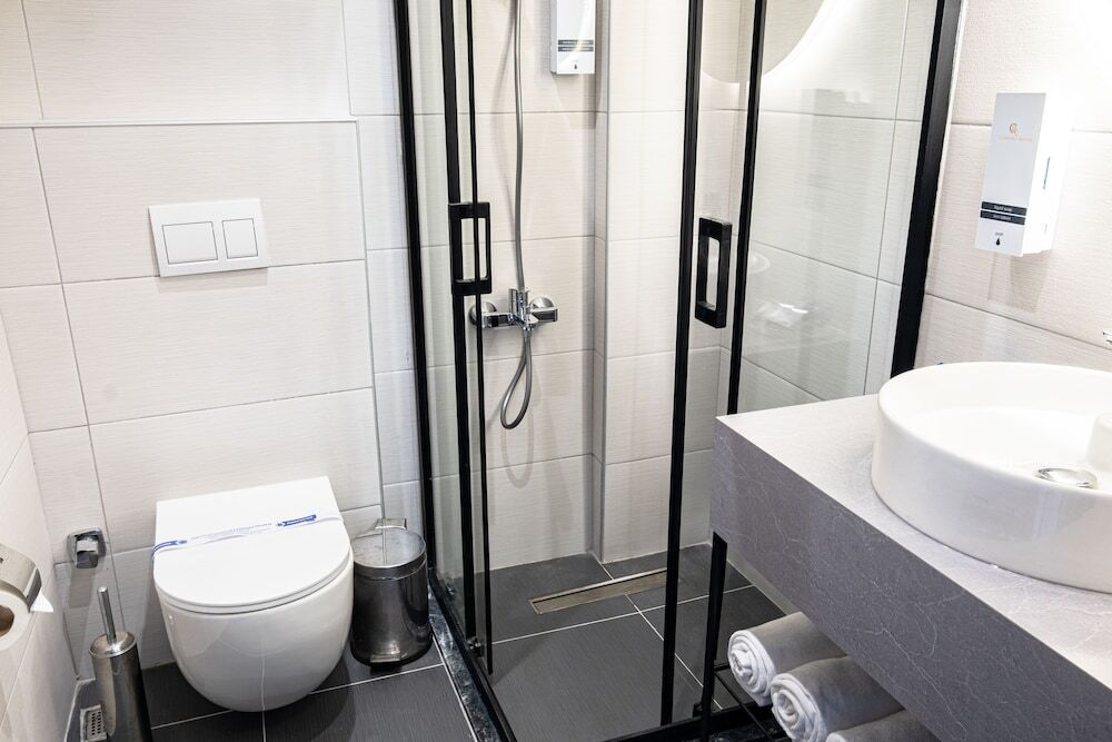 Candarli Iseo Hotel — фото 1