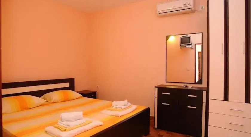 Петровац: Apartments Vukotić