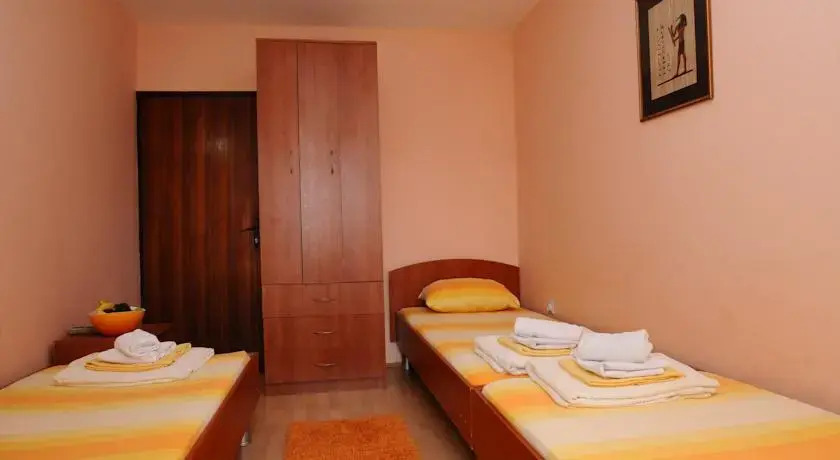 Петровац: Apartments Vukotić