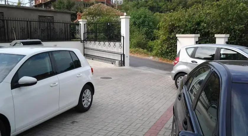 Тиват: Apartments Krstičević