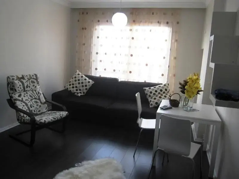 Борнова: Zena House Bornova 2