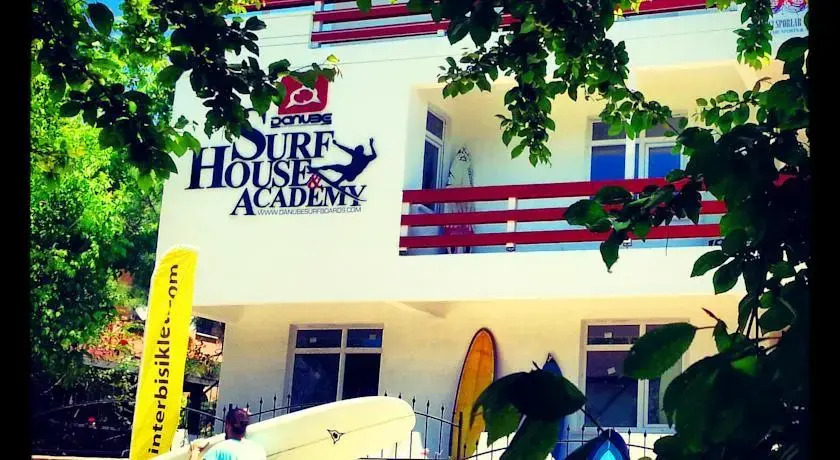 Керпе: Danube Surf House and Academy