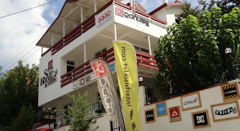 Керпе: Danube Surf House and Academy