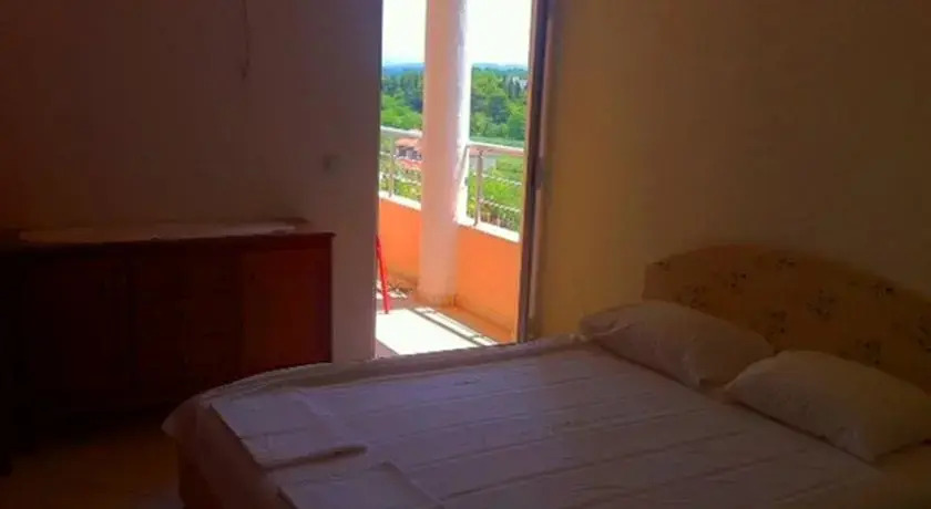 Ульцинь: Apartments Llunji