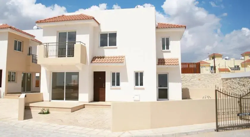 Паралимни: Chara Cynthiana Villa