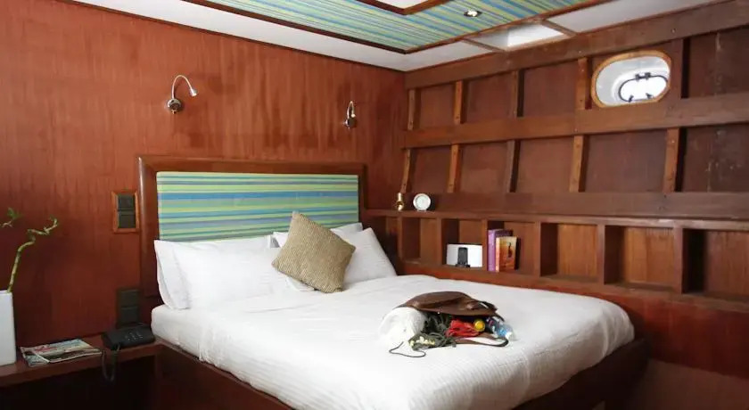 Северный атолл Мале: Theia Liveaboard