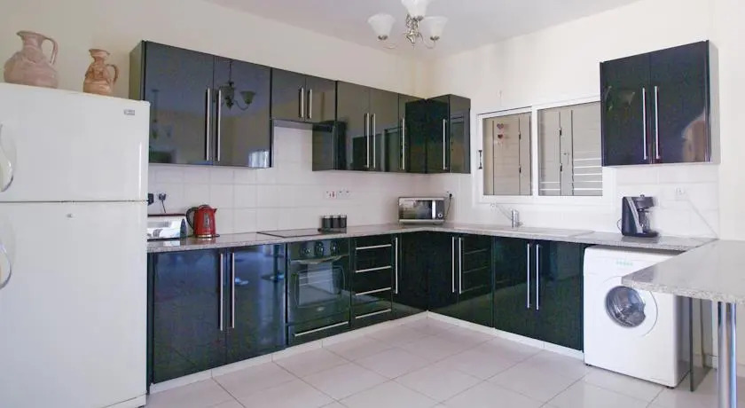 Паралимни: Villa Anta