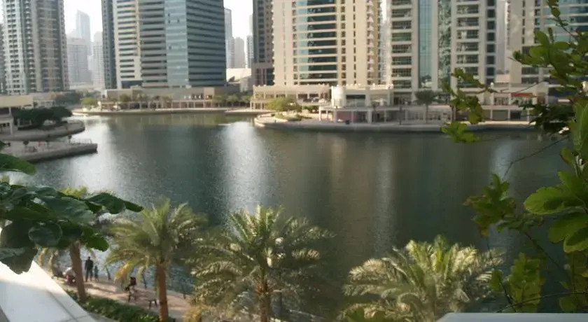 Дубай: JLT Lake Shore