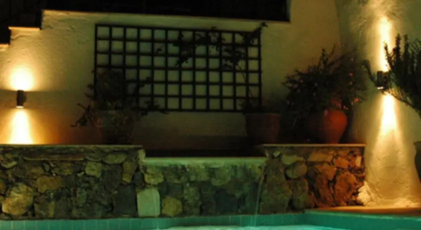 Киразли: The Cherry House