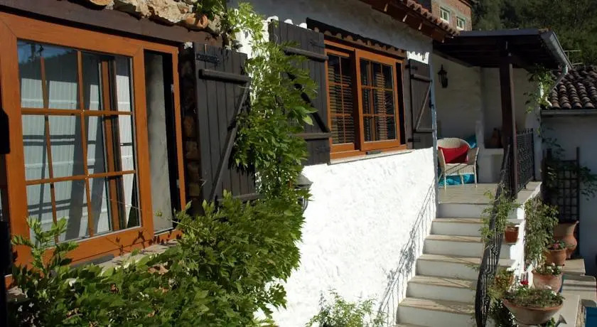 Киразли: The Cherry House