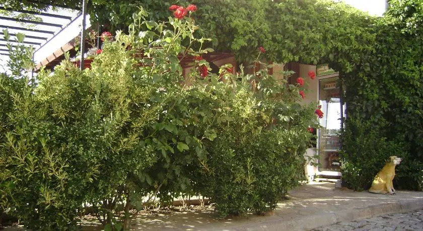 Бозджаада: Adakale Konuk Evi