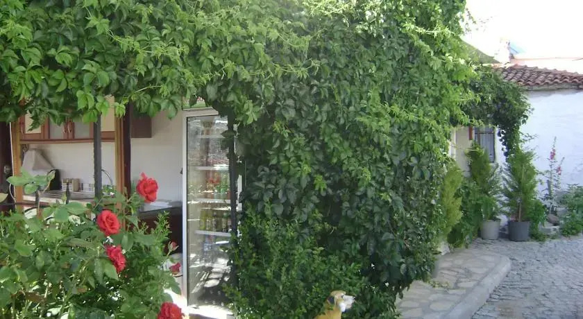 Бозджаада: Adakale Konuk Evi