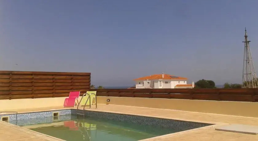Паралимни: Metaxas Villas