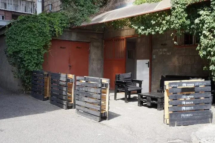 Ереван: Zebra Hostel & Tours
