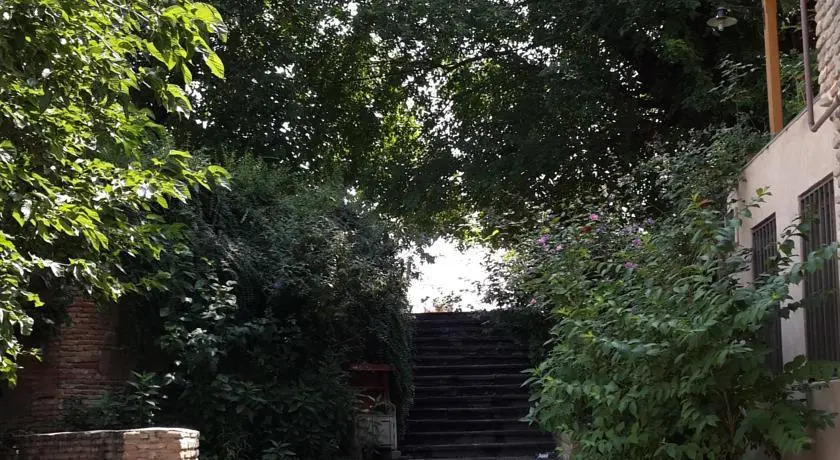 Тбилиси: Guesthouse Dinara